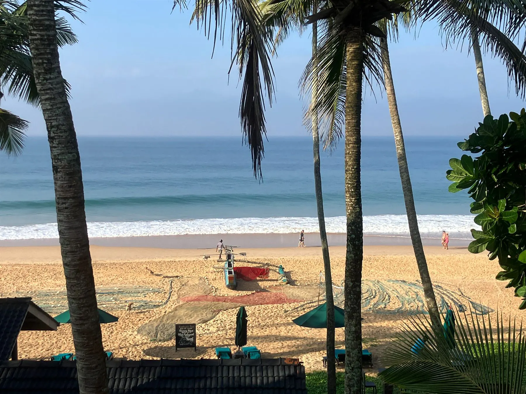 Tropical ocean scenery near Hikkaduwa